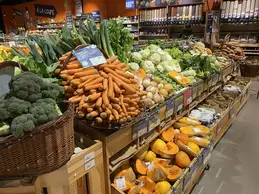 348-biocoop-marseille-grand-littoral-magasin-bio-brocolis-carotte-legume-saison.webp