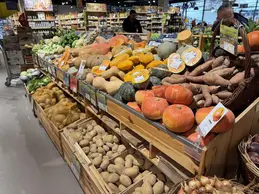 348-biocoop-marseille-grand-littoral-magasin-bio-carotte-courge-legume-saison.webp