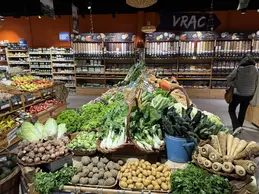 348-biocoop-marseille-grand-littoral-magasin-bio-champignon-ail-oignon-legume.webp