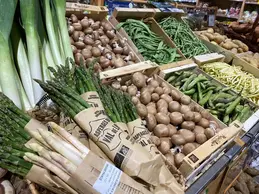 348-biocoop-marseille-grand-littoral-magasin-bio-champignon-haricot-vert-fruit-legume-saison-hiver.webp