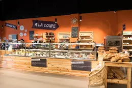 348-biocoop-marseille-grand-littoral-magasin-bio-coupe-fromage-charcuterie-local-pain.webp