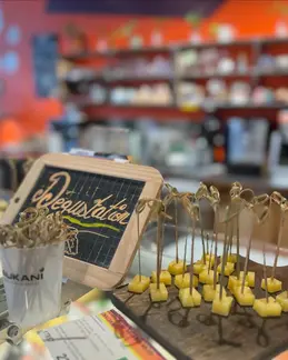 348-biocoop-marseille-grand-littoral-magasin-bio-degustation-fromage-local-1.webp