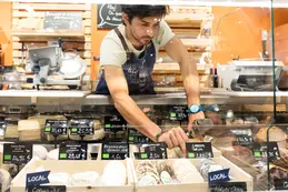 348-biocoop-marseille-grand-littoral-magasin-bio-fromage-tome-chevre-coupe.webp