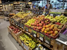348-biocoop-marseille-grand-littoral-magasin-bio-pomme-banane-fruit-saison.webp