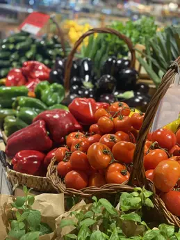 348-biocoop-marseille-grand-littoral-magasin-bio-tomate-poivron-basilic-legume-fruit.webp