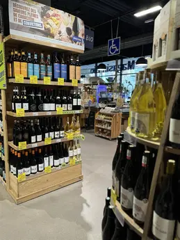 348-biocoop-marseille-grand-littoral-magasin-bio-vin-blanc-rouge-fete-cave.webp